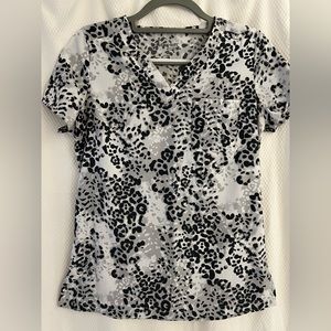 Xsmall Uniform Advantage UA gray cheetah print scrub top